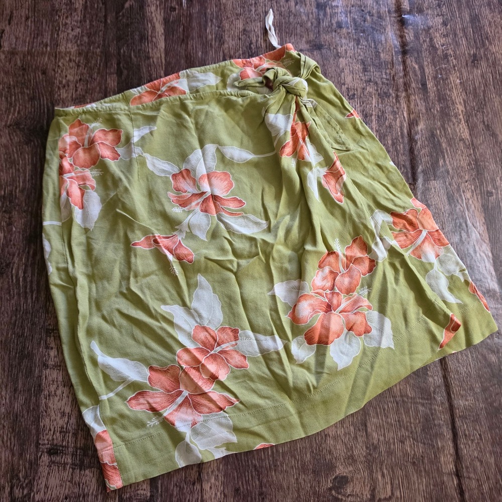 TOMMY BAHAMA Wrap Skirt Womens‎ Medium Green Floral Hibiscus Rayon Mini Skirt